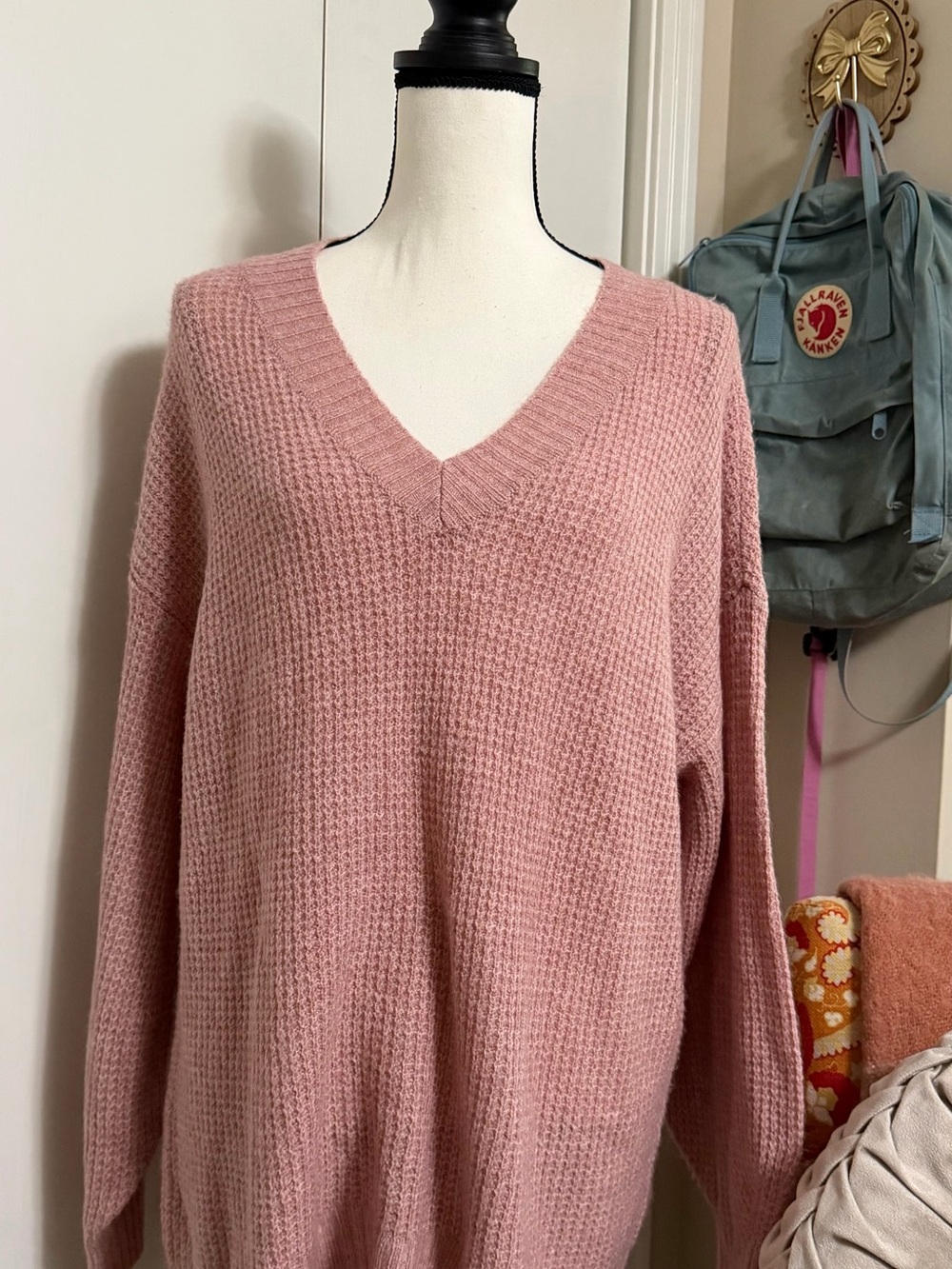 American Eagle Outfitters Pink V-Neck Waffle Knit Sweater oversized sz sm